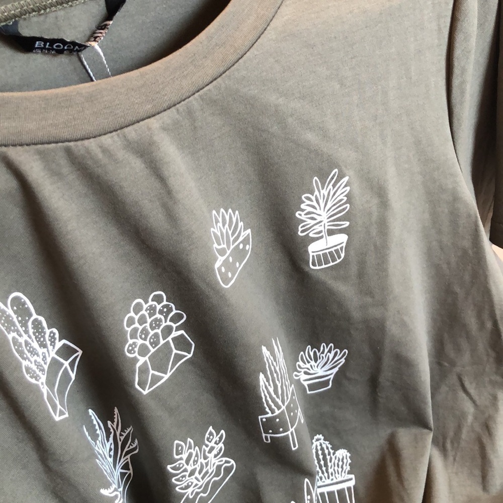 BLOOMCHIC CACTUS TSHIRT ARMY GREEN SIZE 14-16 NWT - Picture 10 of 11